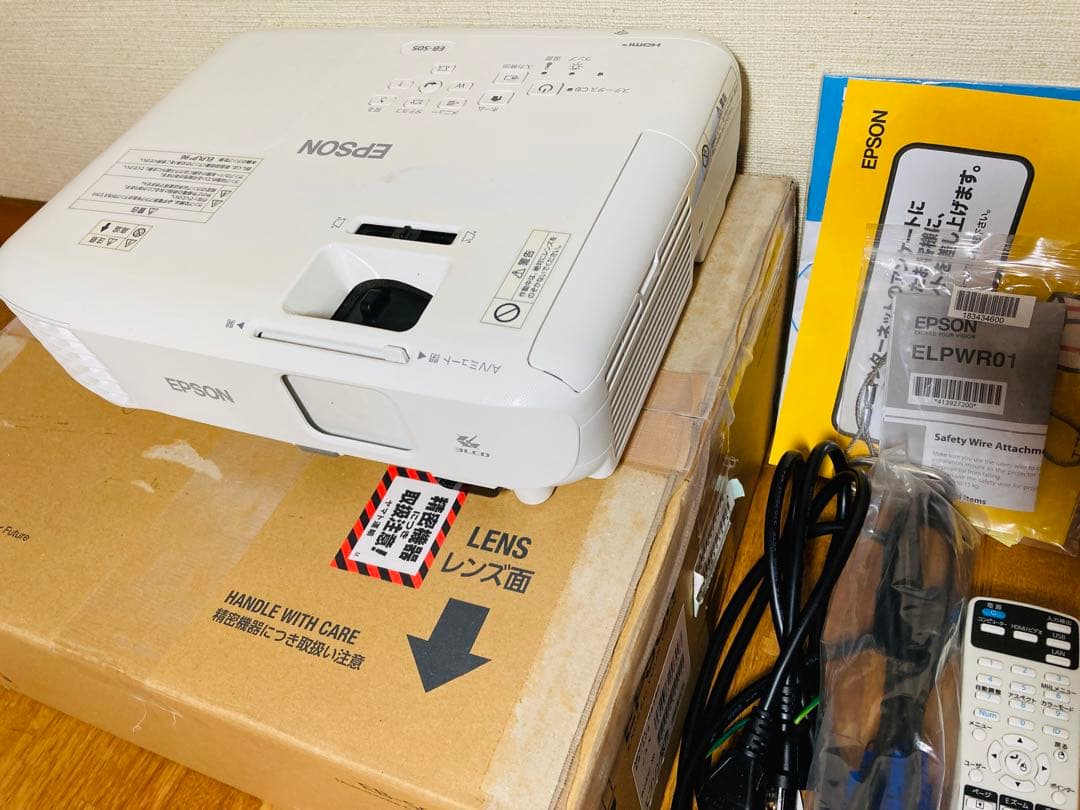 【EPSON】プロジェクターEB-S05 エプソン