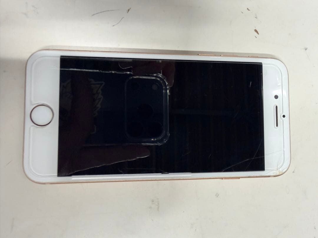 iPhone 8 ゴールド 画面ひび割れあり