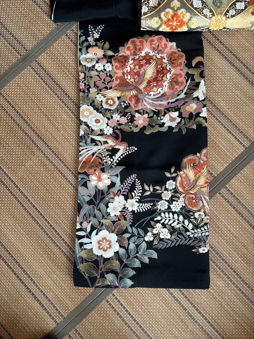 レトロでモダン素敵！未使用品しつけ糸付き　黒留袖　京友禅　金駒刺繍