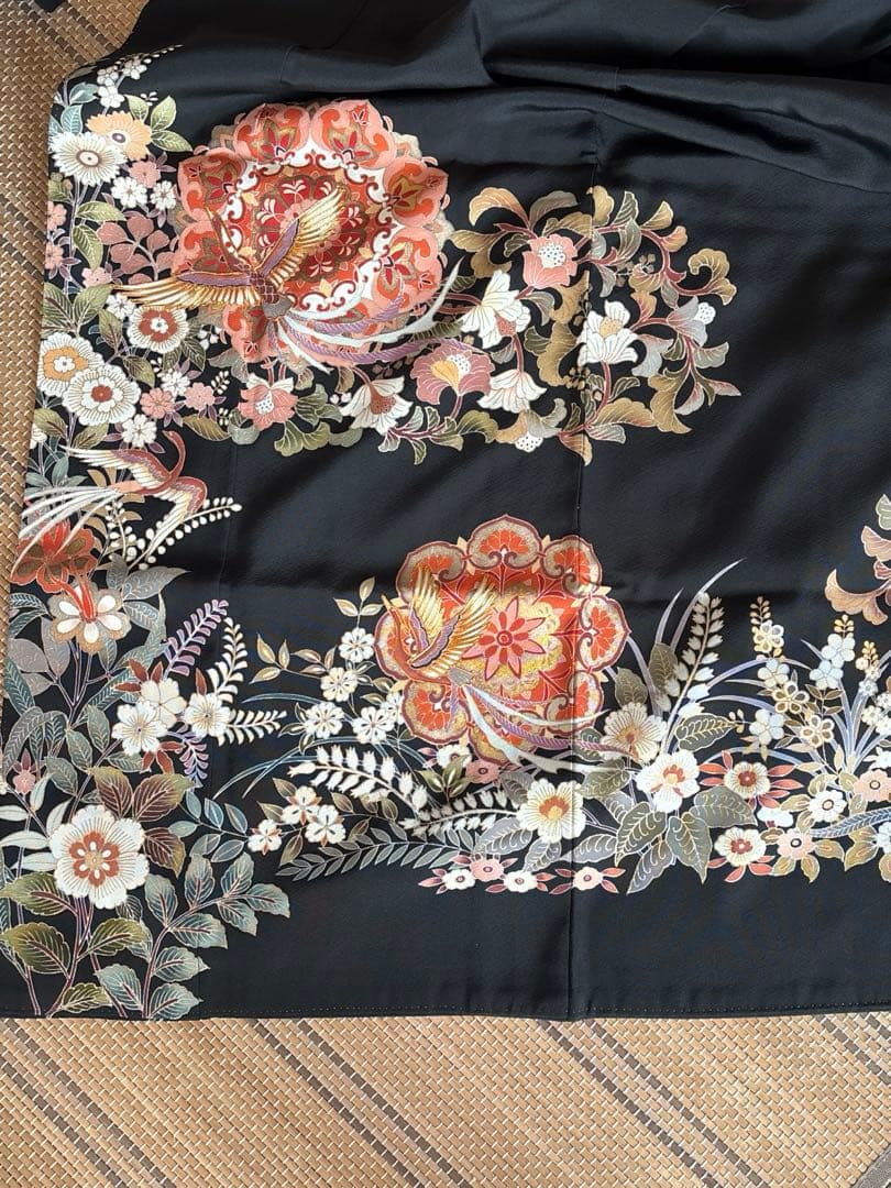 レトロでモダン素敵！未使用品しつけ糸付き　黒留袖　京友禅　金駒刺繍