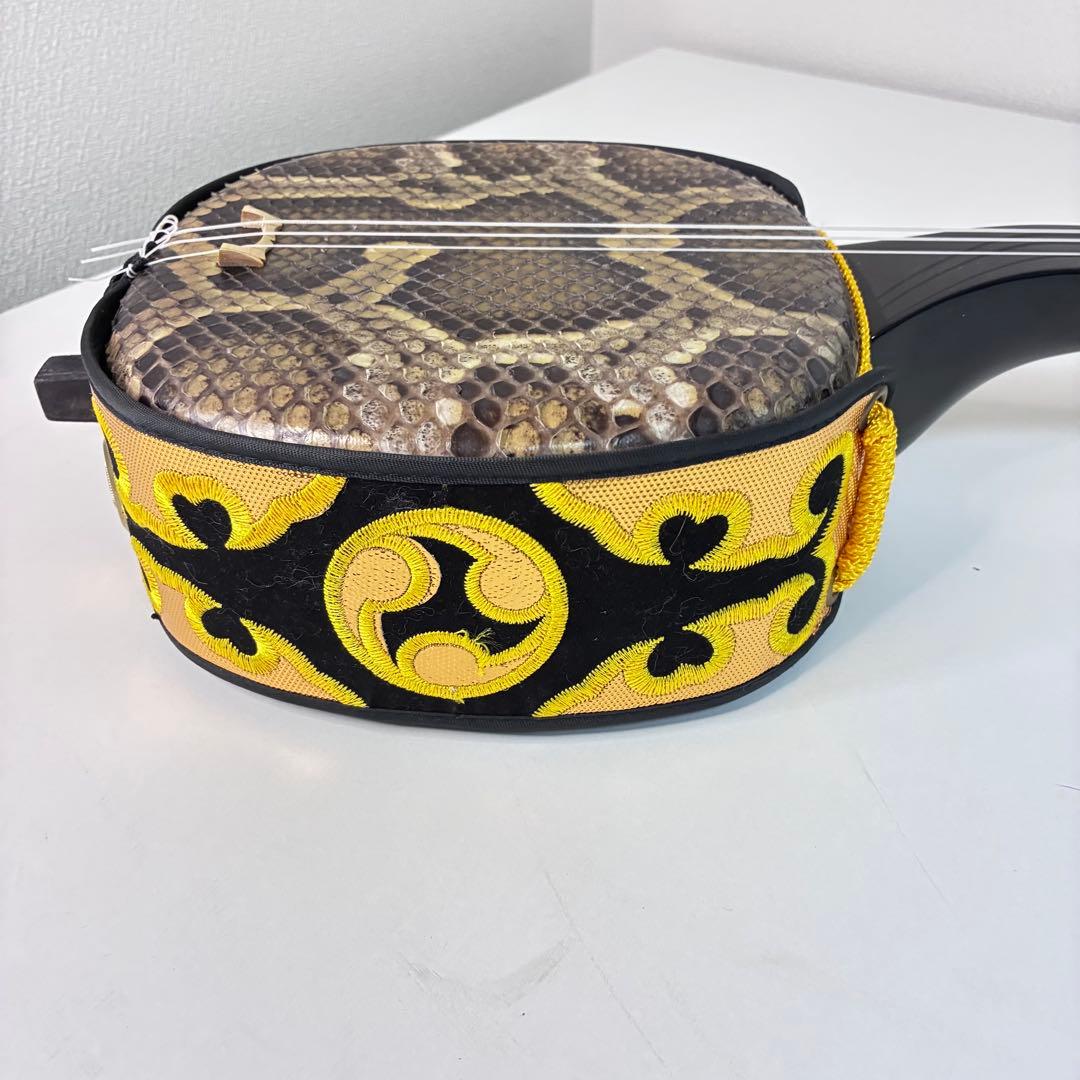 沖縄 三線 本蛇革 黒塗り棹 蛇皮 ハードケース