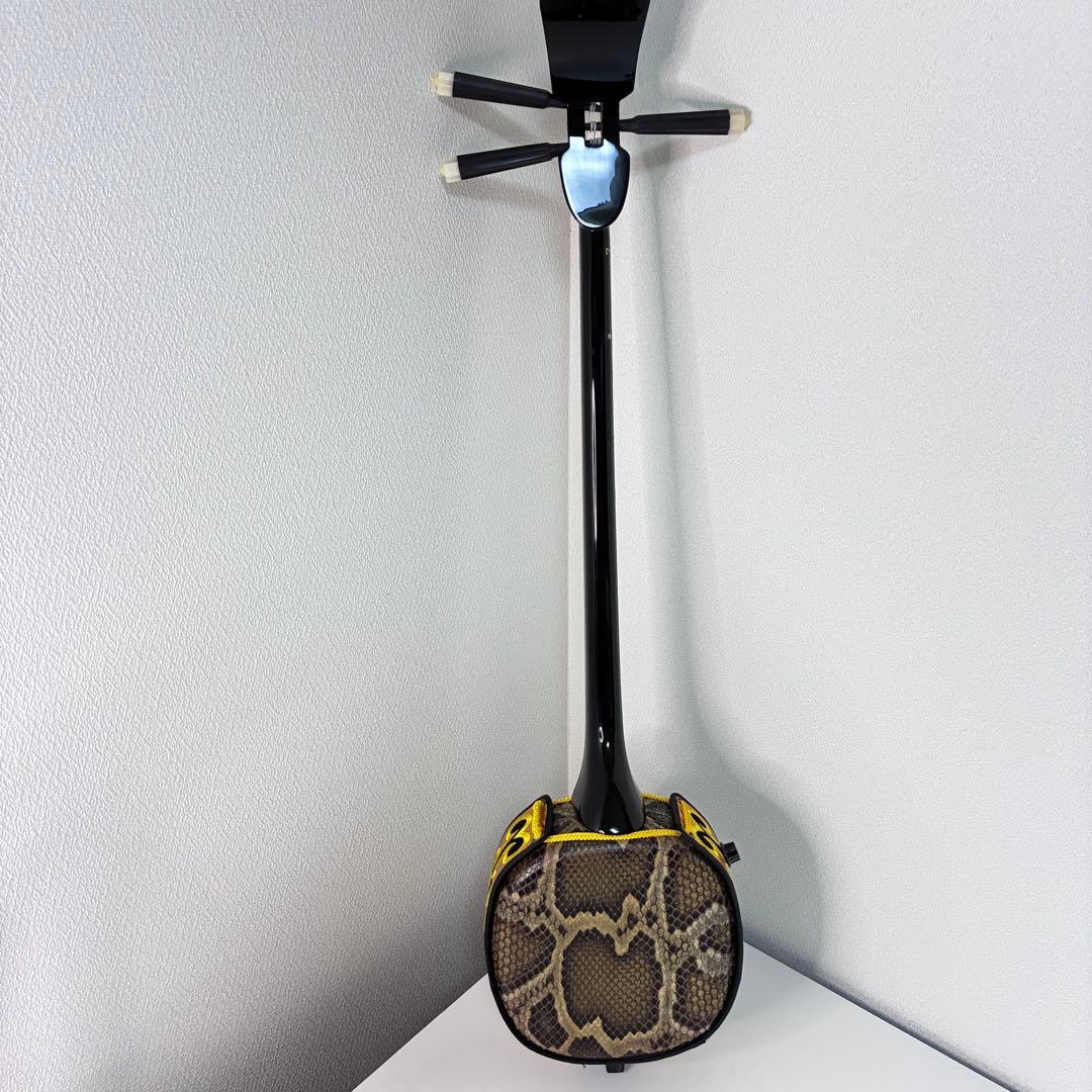 沖縄 三線 本蛇革 黒塗り棹 蛇皮 ハードケース