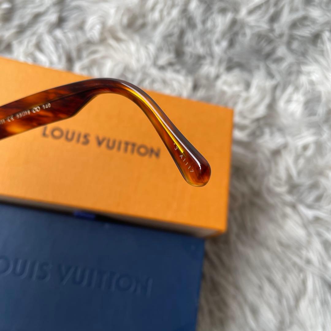 【極美品】ルイヴィトン サングラス エッセンシャルV E2374E