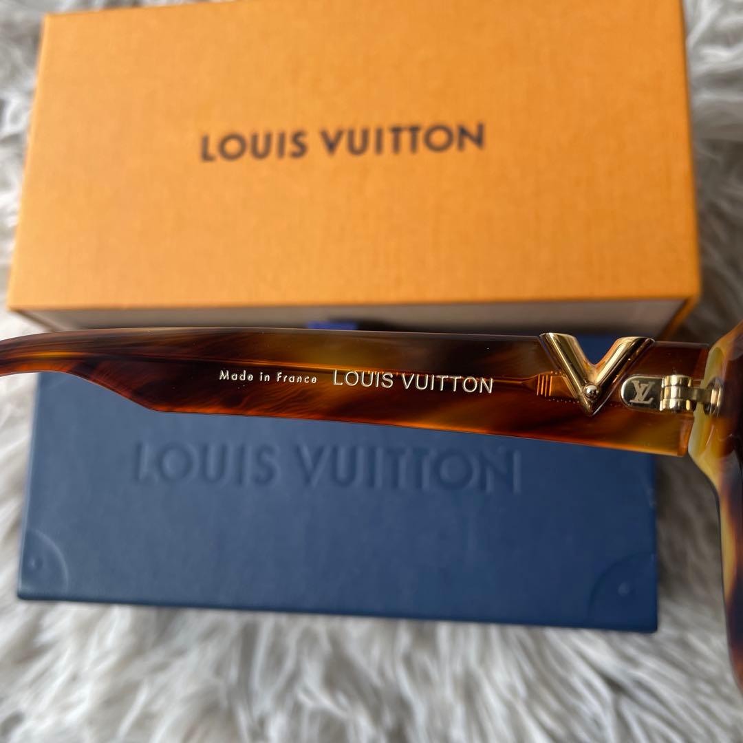 【極美品】ルイヴィトン サングラス エッセンシャルV E2374E