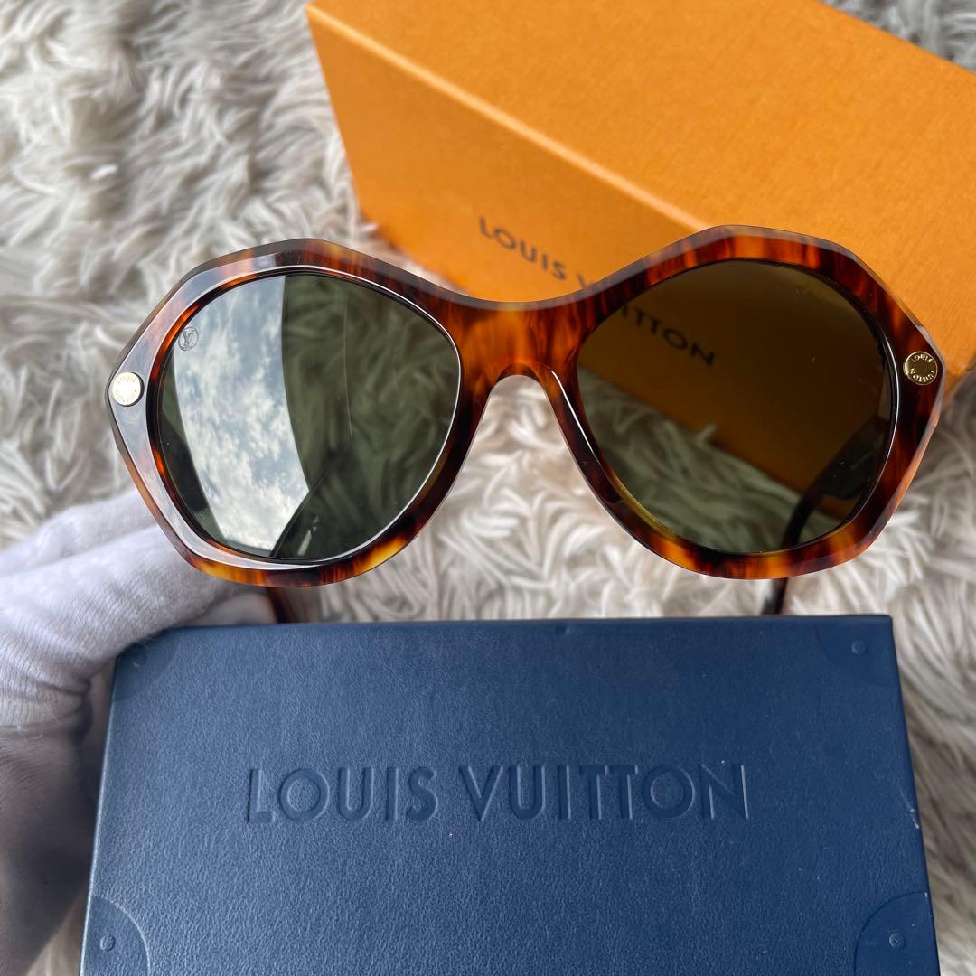 【極美品】ルイヴィトン サングラス エッセンシャルV E2374E