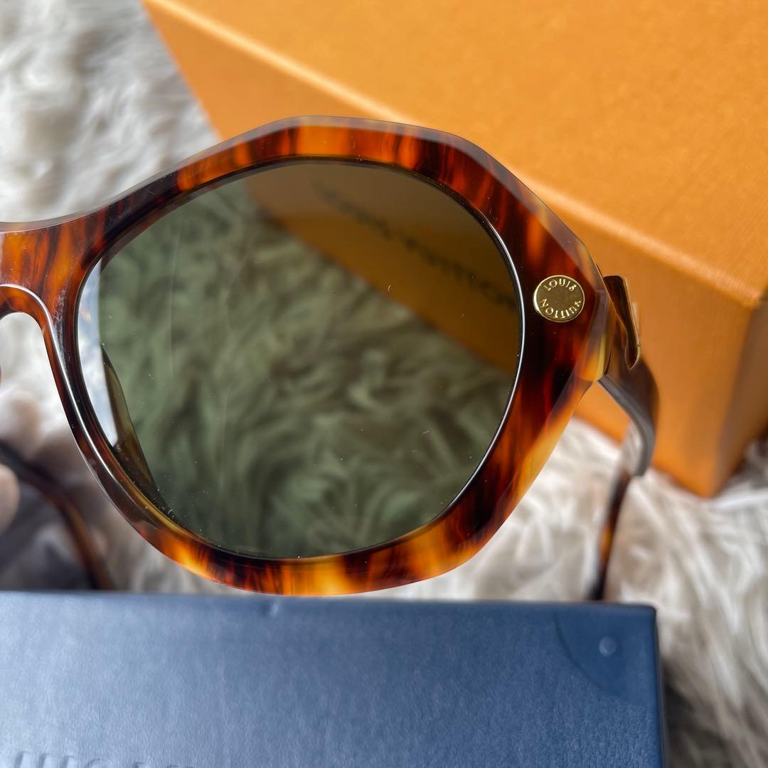 【極美品】ルイヴィトン サングラス エッセンシャルV E2374E