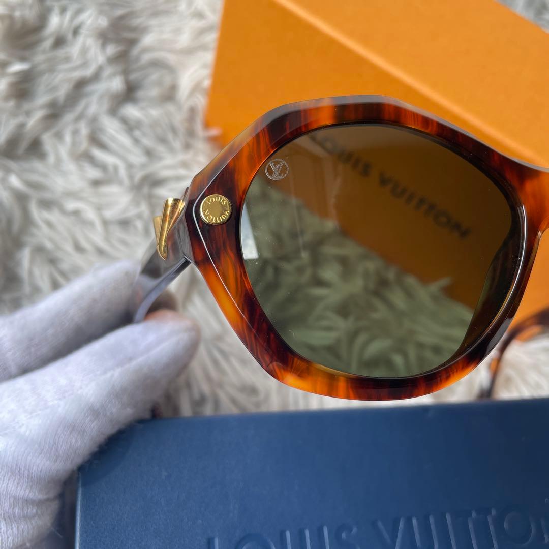 【極美品】ルイヴィトン サングラス エッセンシャルV E2374E