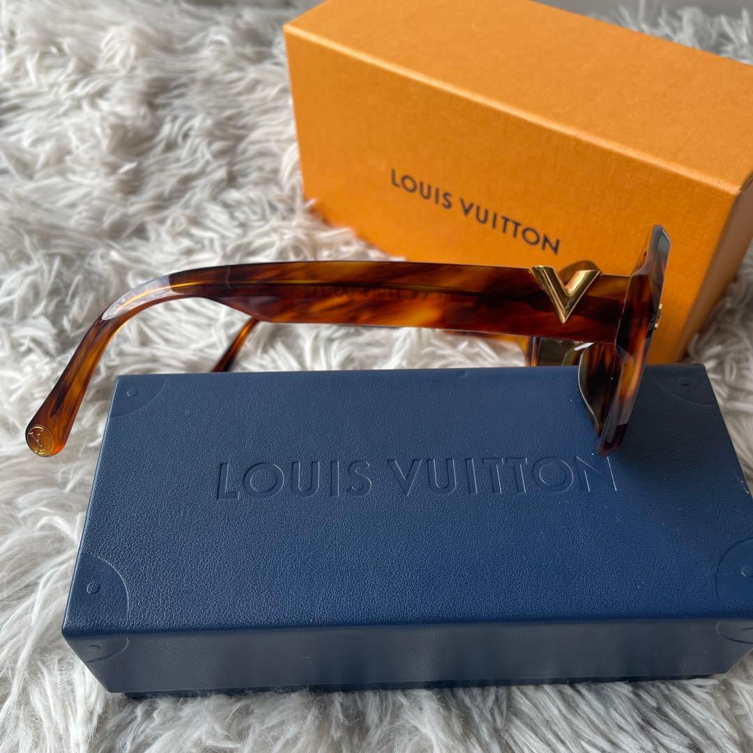 【極美品】ルイヴィトン サングラス エッセンシャルV E2374E