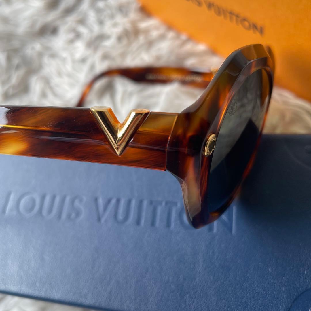 【極美品】ルイヴィトン サングラス エッセンシャルV E2374E