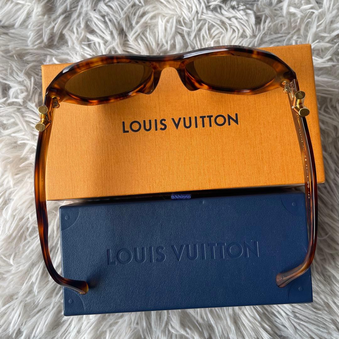 【極美品】ルイヴィトン サングラス エッセンシャルV E2374E