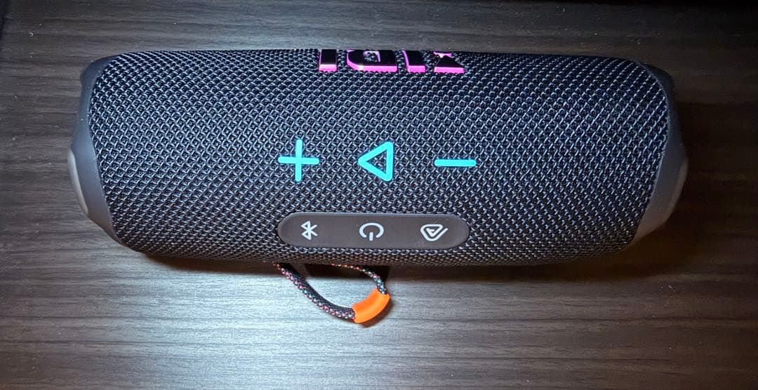 JBL FLIP 7 ポータブルスピーカー　ファンキーブラック