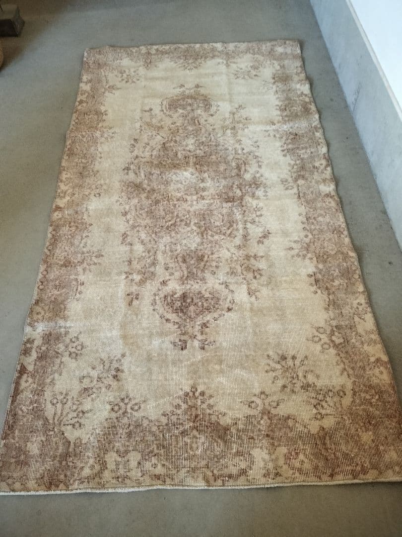 ベージュとミルクティーのヴィンテージラグ　雅姫さんNo.685