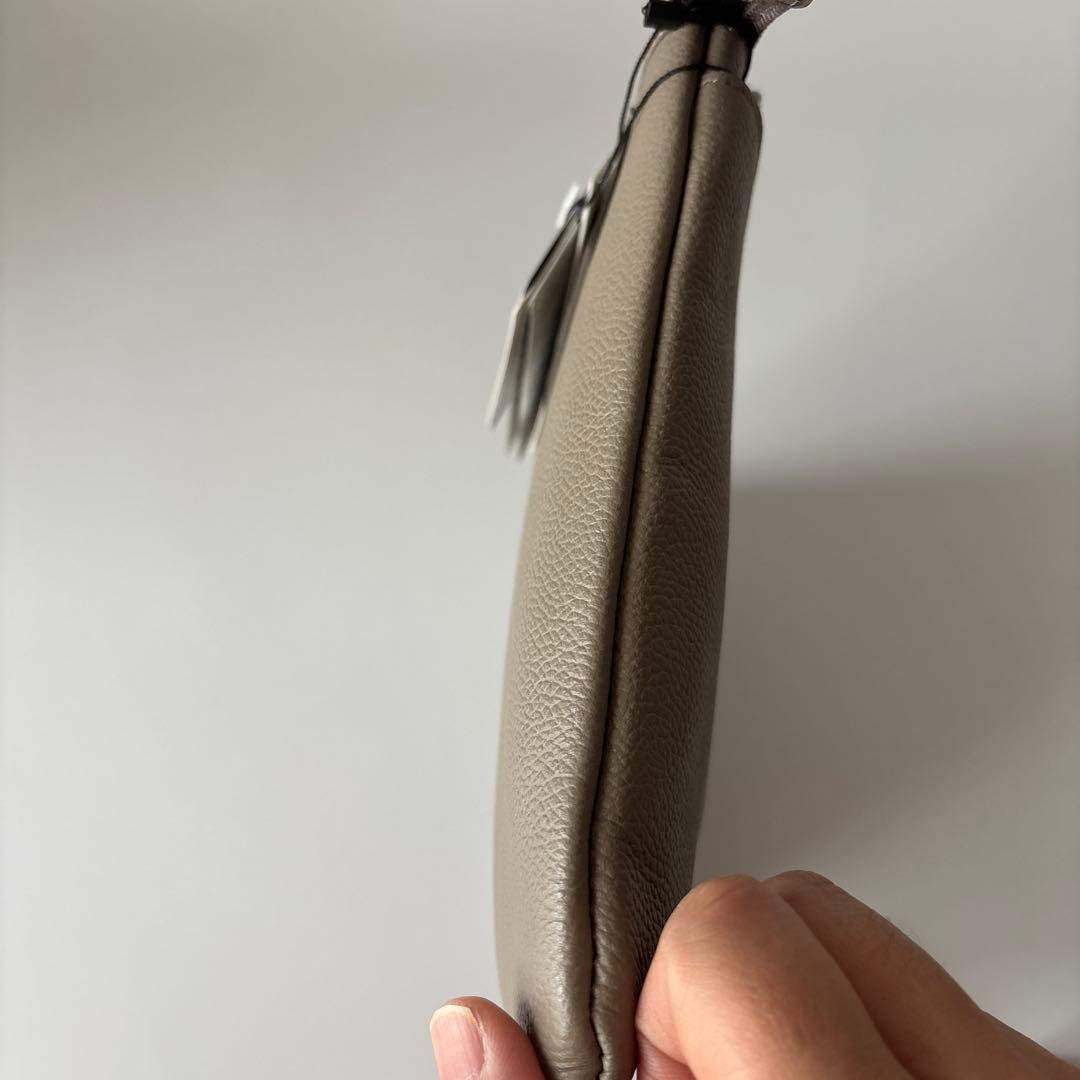 ブラックレーベルクレストブリッジ　エンボスシュリンクレザーサコッシュ