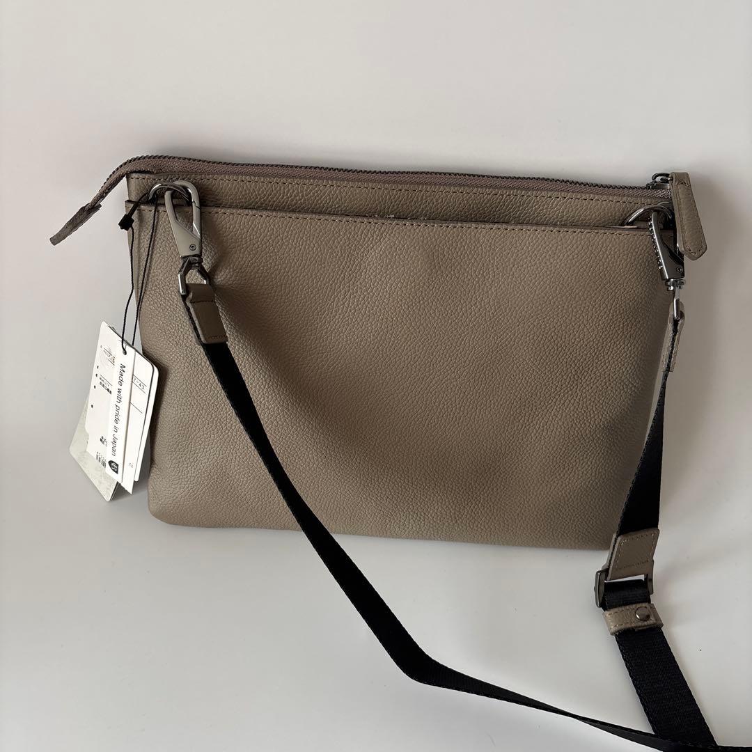 ブラックレーベルクレストブリッジ　エンボスシュリンクレザーサコッシュ