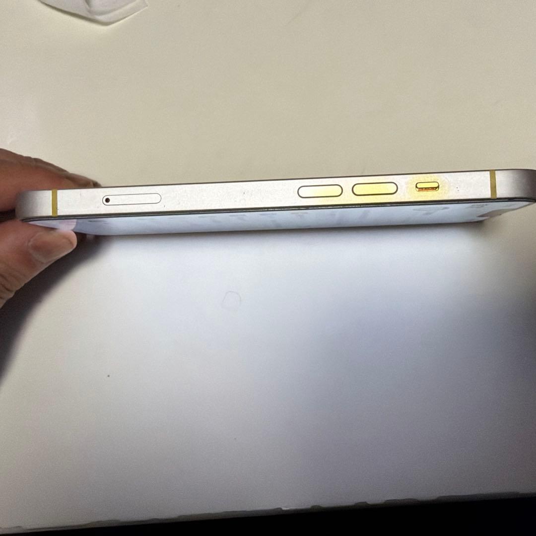 iPhone14 イエロー