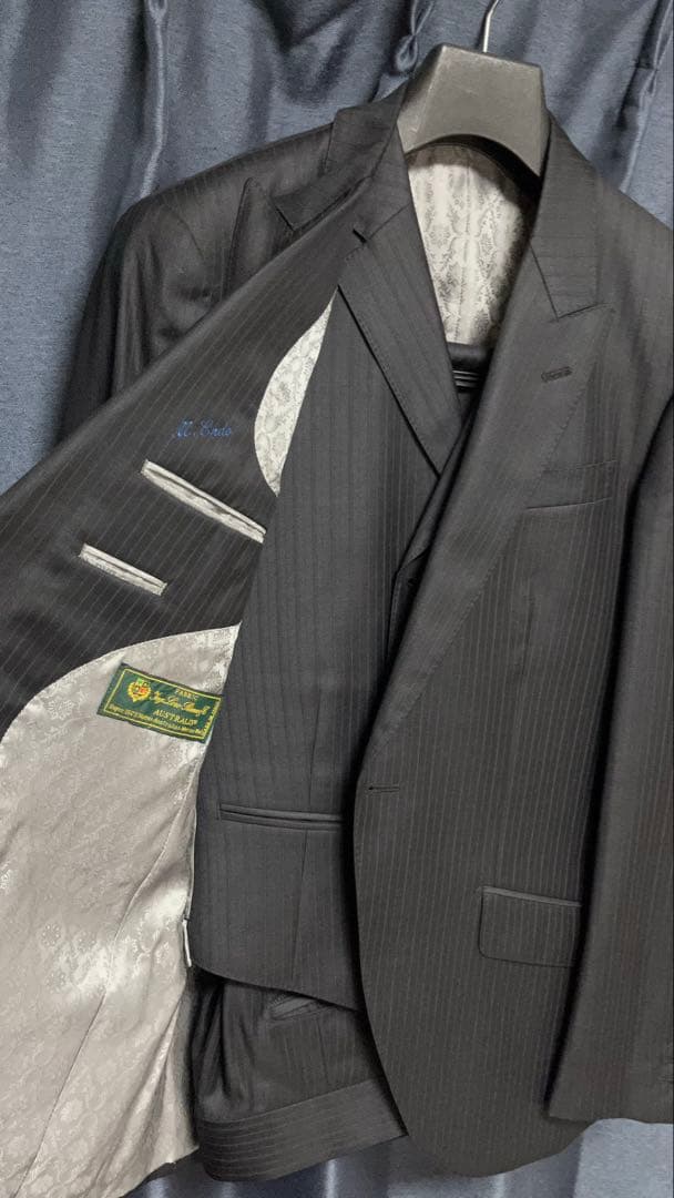 ロロピアーナ　ブラック シャドーストライプ ビジネススーツ（フォーマル兼用）