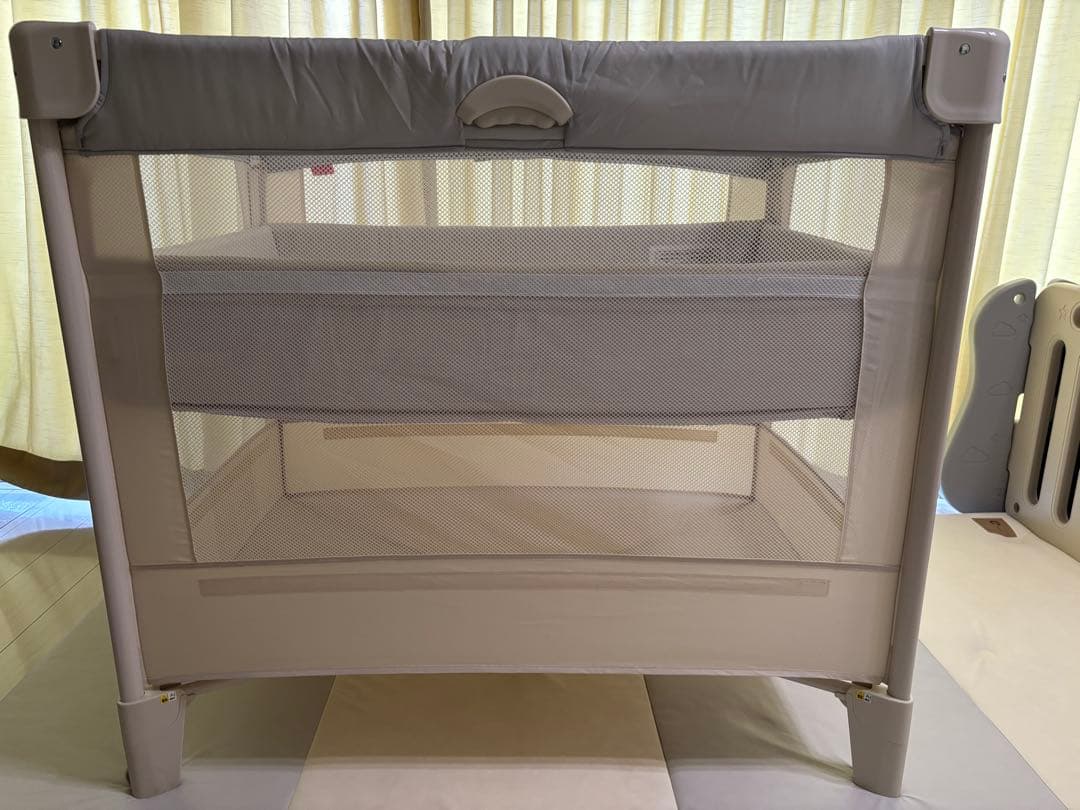 アップリカ ココネルエアーAB ホワイトグレー　ベビーベッド