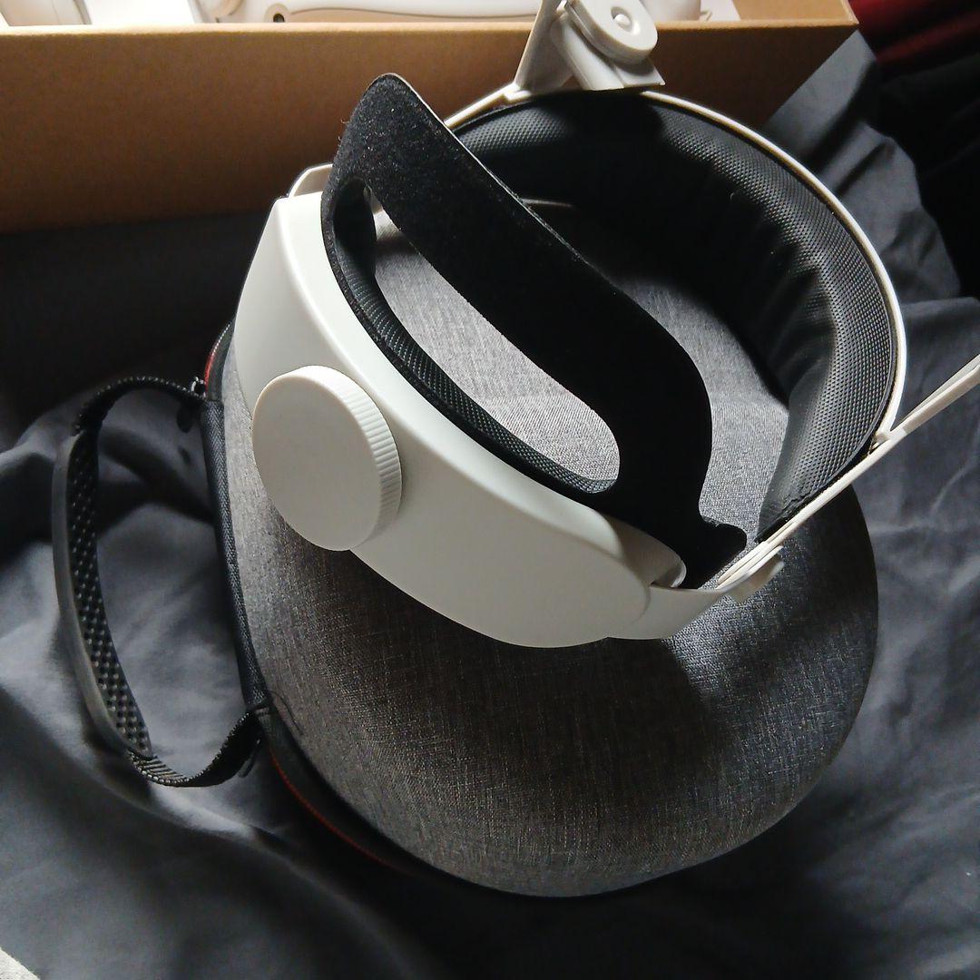  Quest 2 VRヘッドセット　別売ヘッドストラップとケース付
