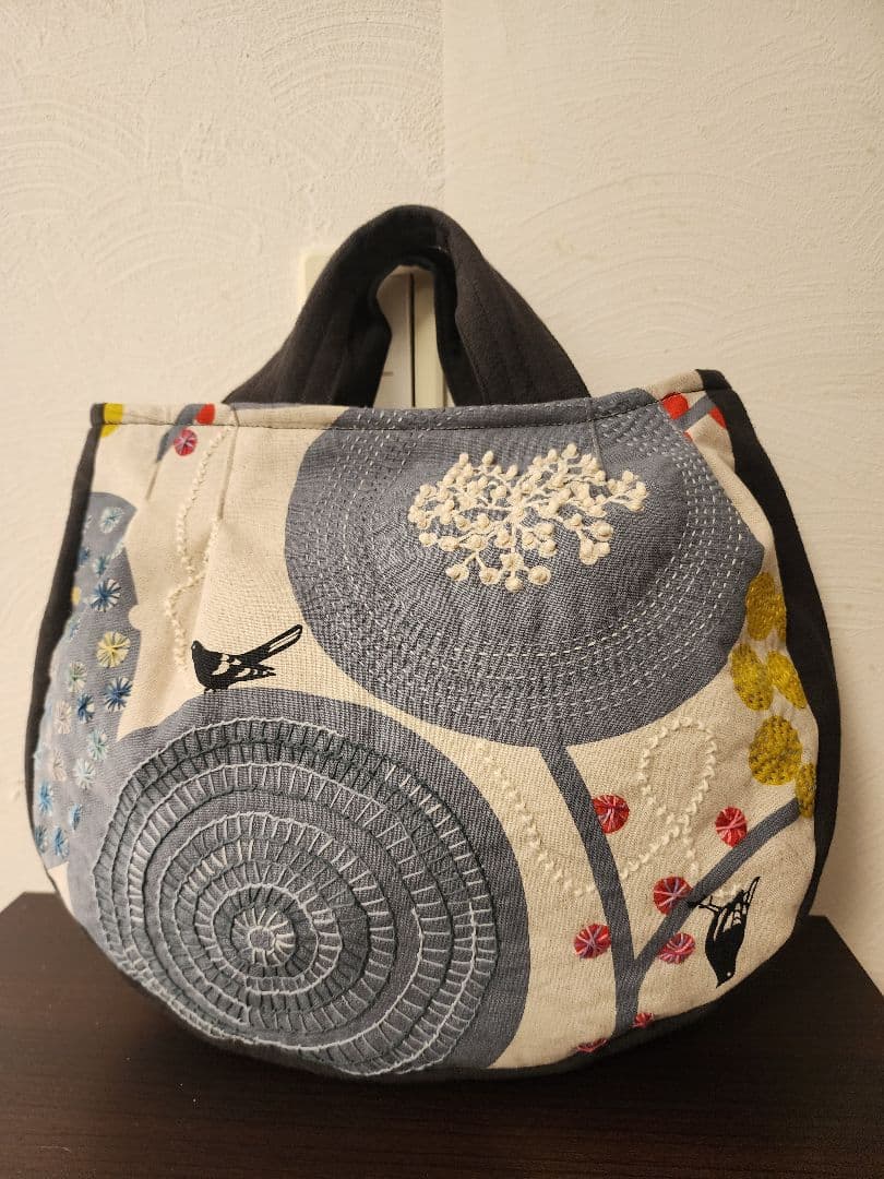 ❤　コロンとしたフォルムの可愛い刺し子トードバッグ　センソユニコ慈雨等