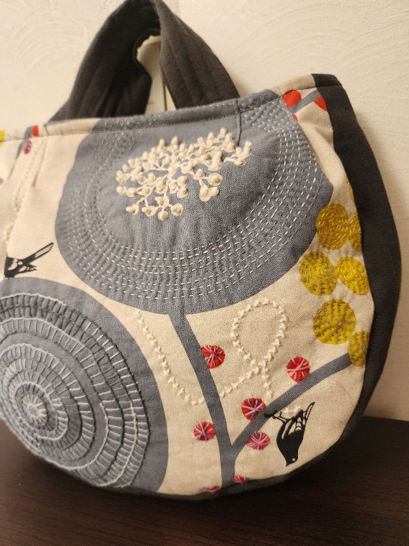 ❤　コロンとしたフォルムの可愛い刺し子トードバッグ　センソユニコ慈雨等