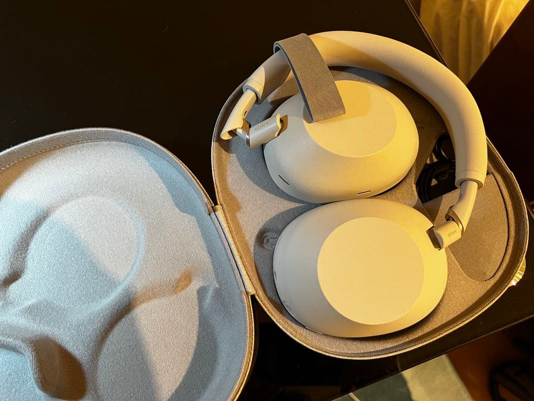 ソニー(SONY)WH-1000XM6 プラチナシルバー　ワイヤレスヘッドホン