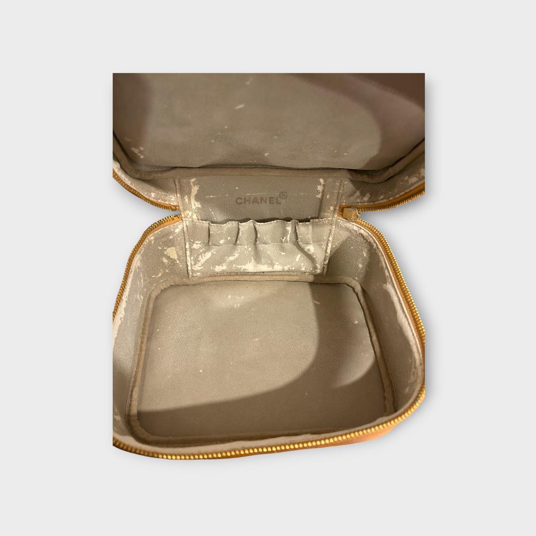 CHANEL シャネル CC ココマーク キャビアスキン バニティ ベージュ