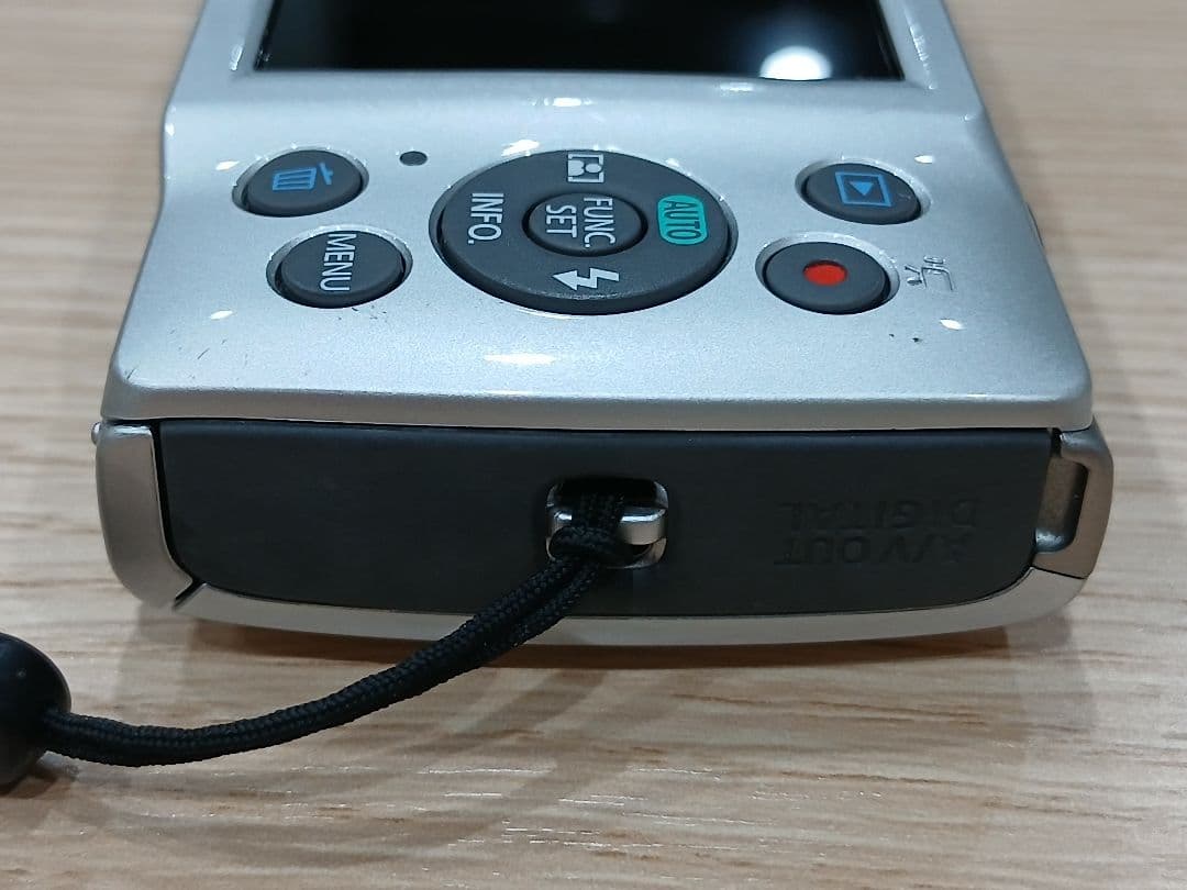 Canon IXY180 デジタルカメラ シルバー　ジャンク