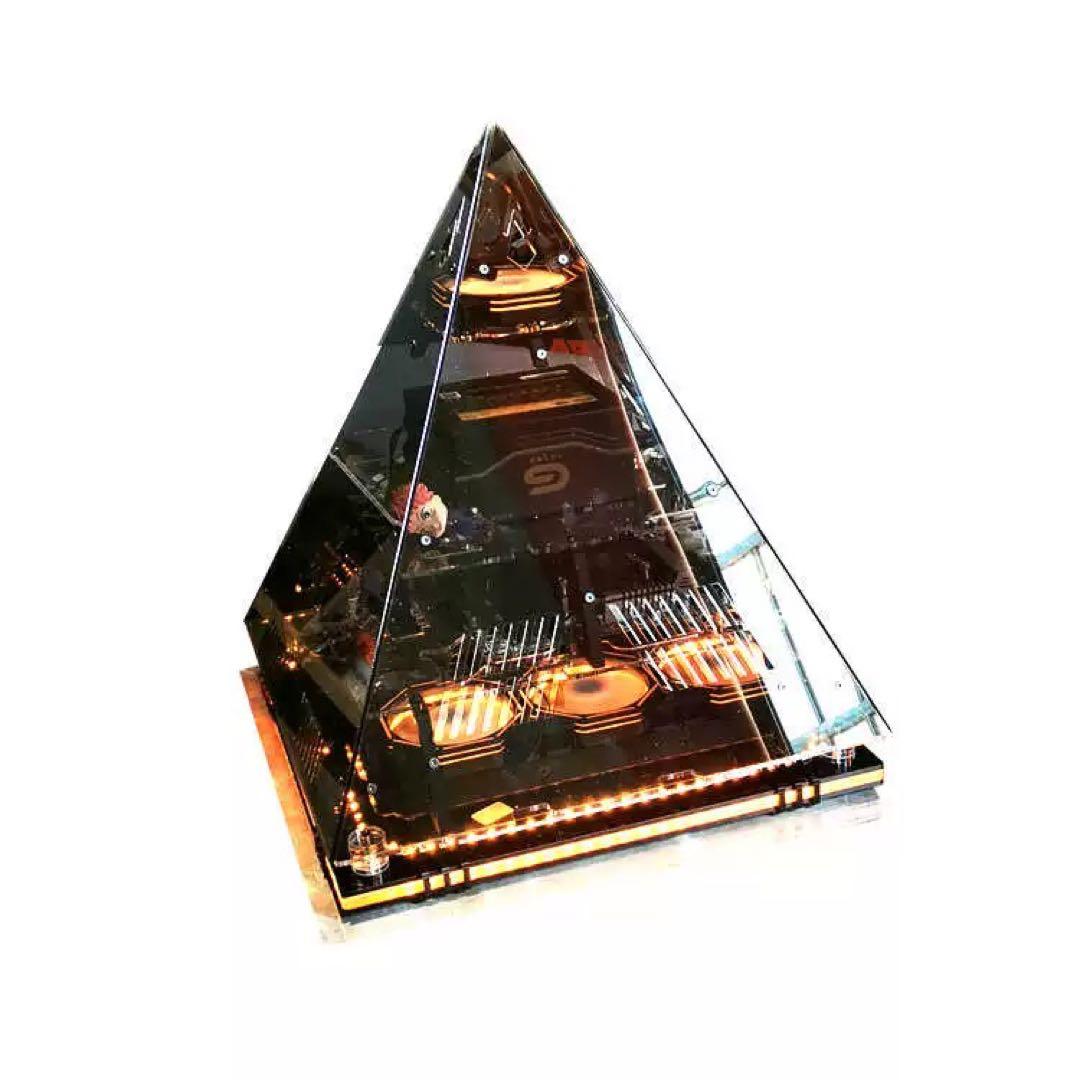 ピラミッド型 PCケース