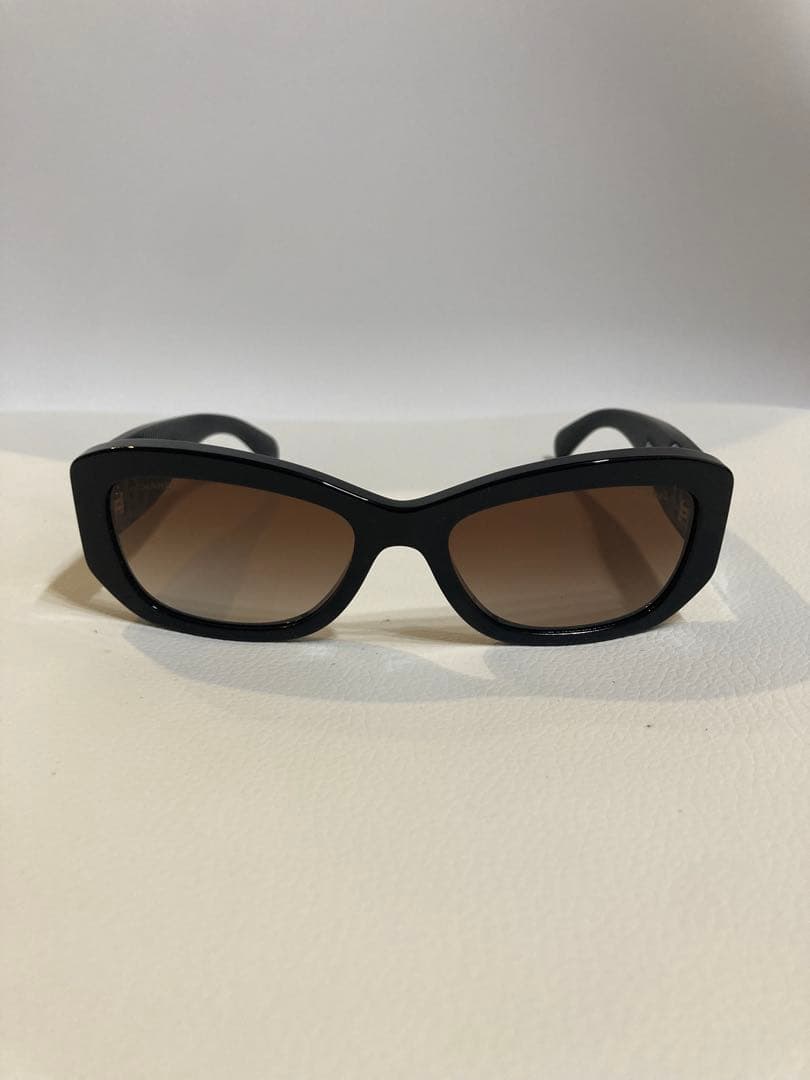 CHANEL 5493 c622 ブラック　ココマーク　サングラス　スクエア