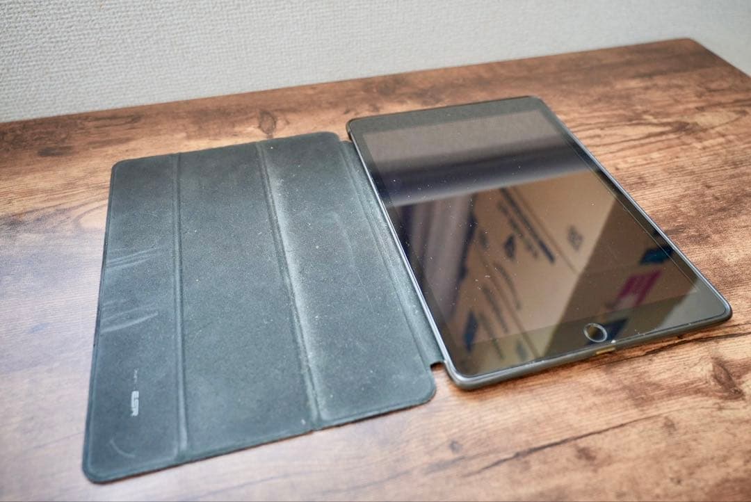 iPad 第7世代 WiFiモデル 32GBカバー付き