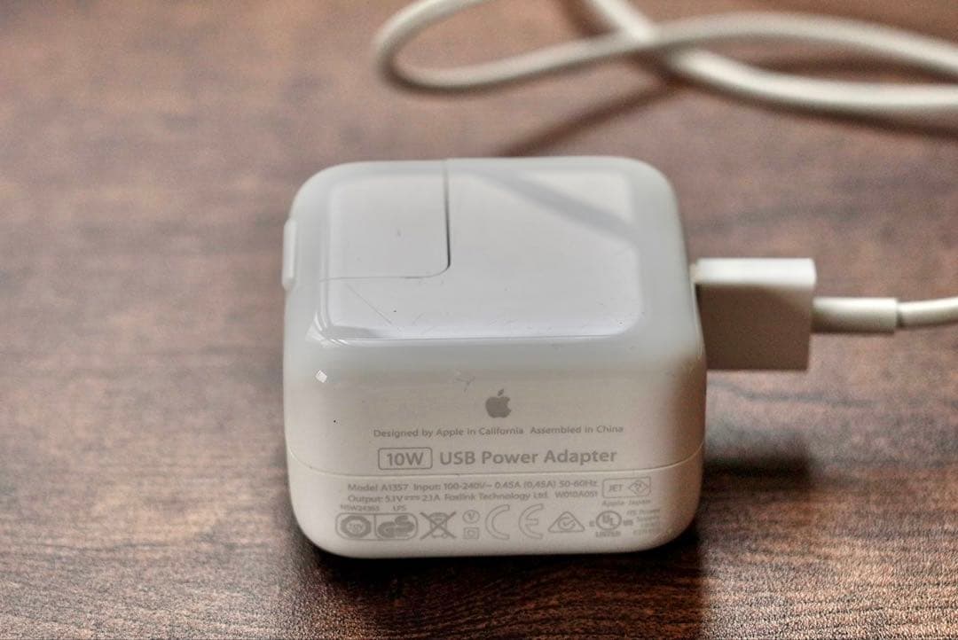 iPad 第7世代 WiFiモデル 32GBカバー付き