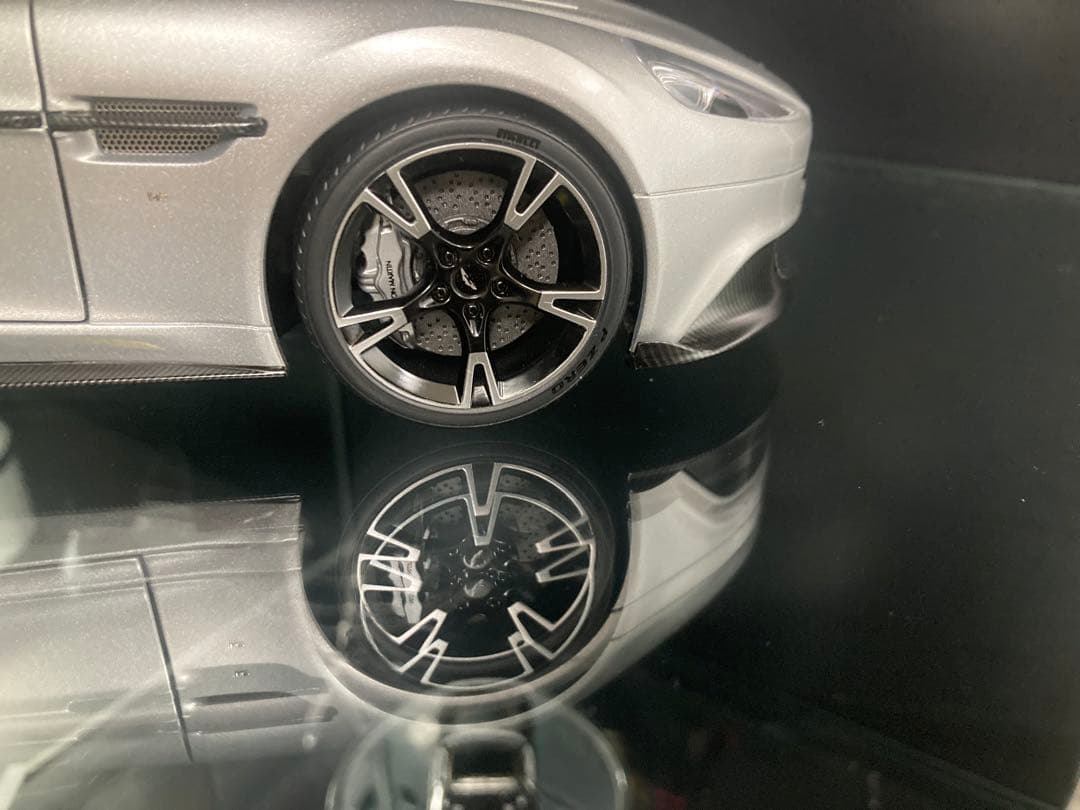 AUTO art 1/18 アストンマーチン バンキッシュ
