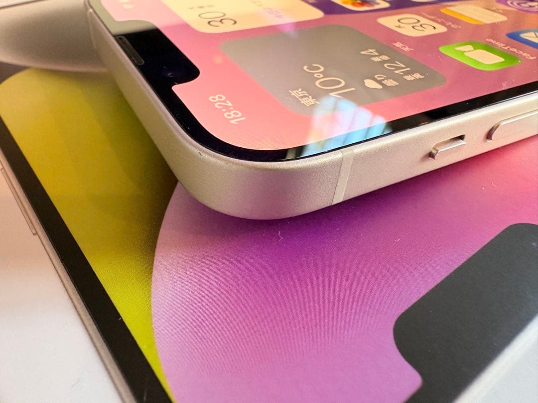 美品SIMフリーApple iPhone 14 256GB スターライト(^^)