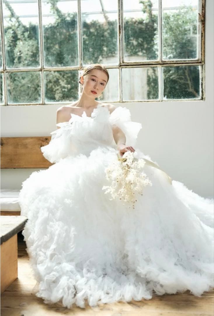 ピンク フリル ウェディングドレス　ドレスプロダクション　【W342】