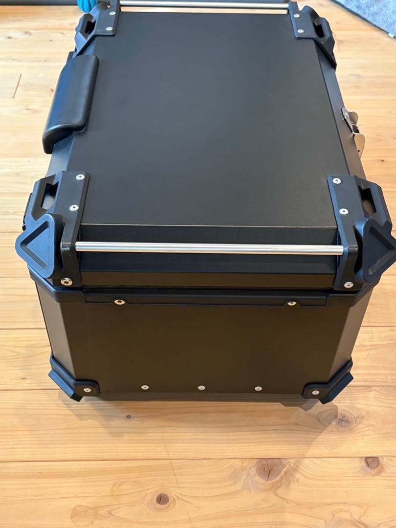 バイクリアボックス【美品】　フォルツァz08リアキャリア付き６５ℓ