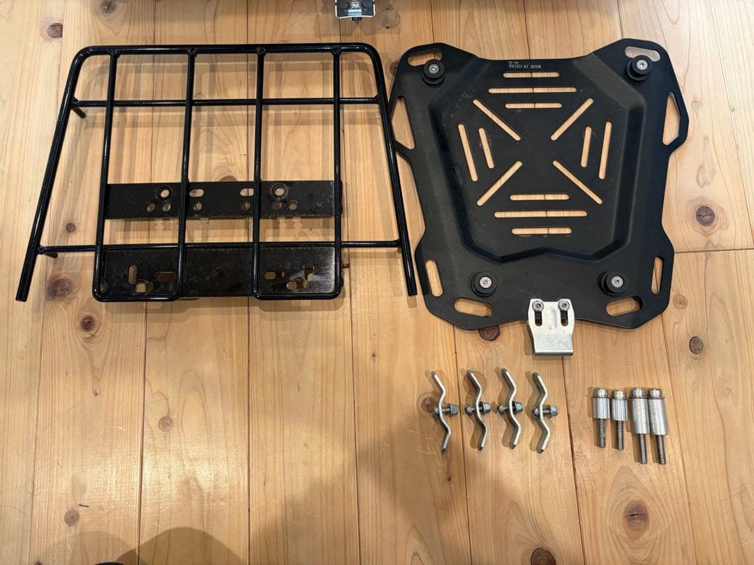 バイクリアボックス【美品】　フォルツァz08リアキャリア付き６５ℓ