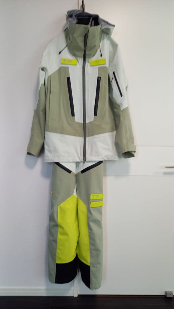 チームデサントDESCENTシェルジャケット、ビブパンツ上下セット