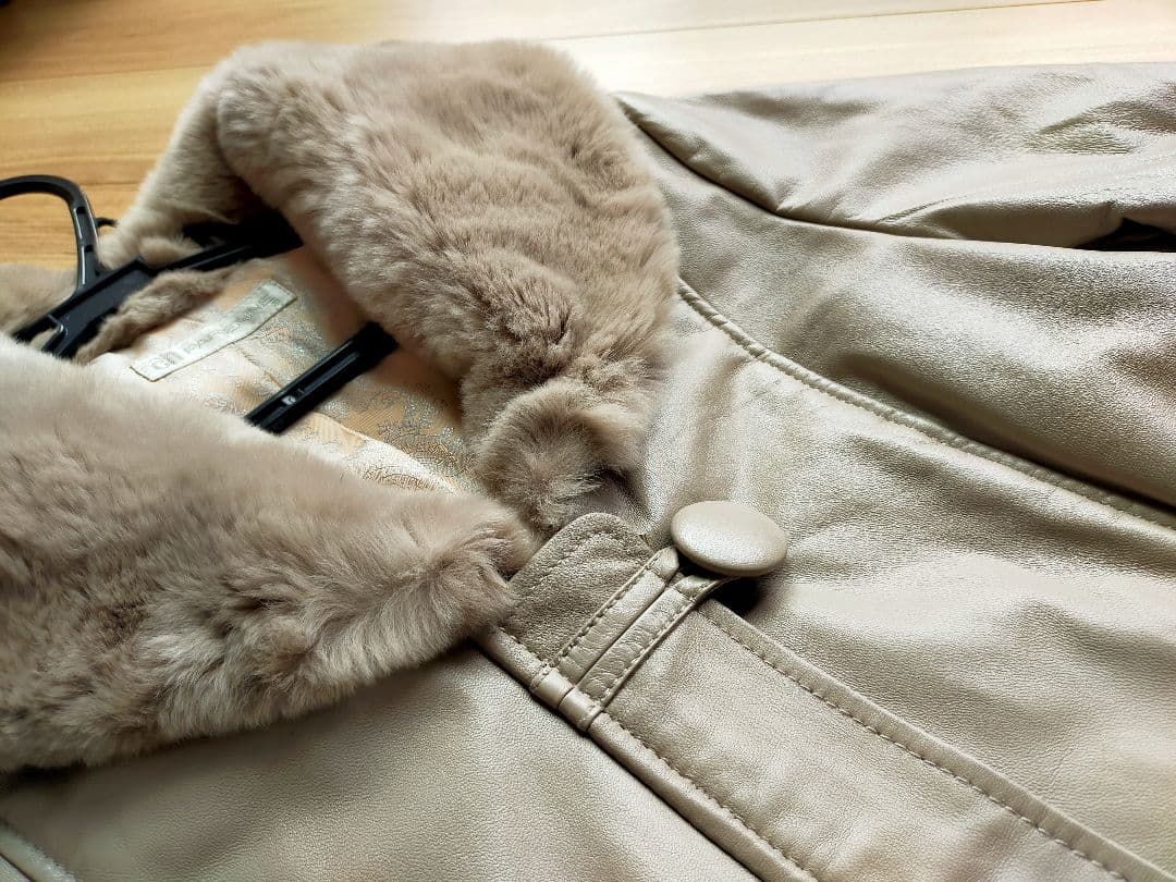 美品 PARIENNEパリエンヌ柔らか羊革レッキスフード付コートジャケット９号М