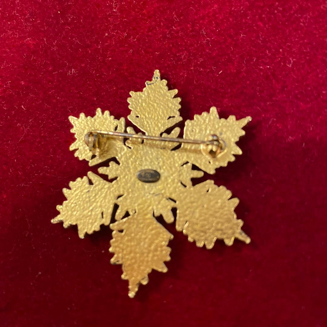 CHANEL 雪の結晶 ブローチ