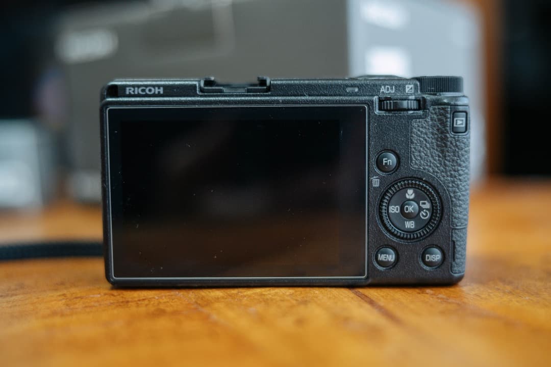 【撮影1714回】RICOH GR III 予備バッテリー＆充電器・ケース付