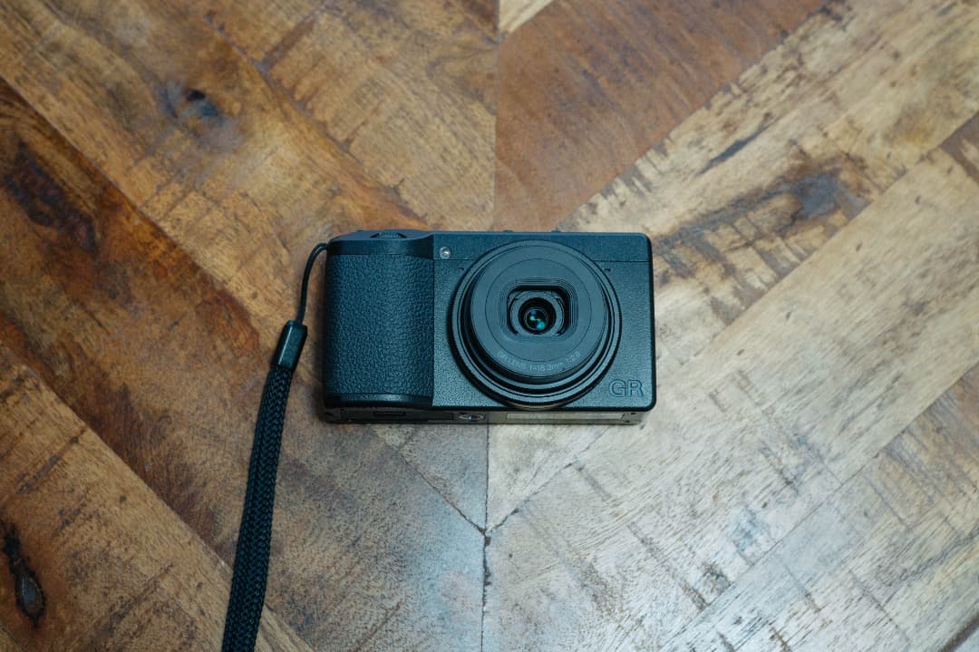 【撮影1714回】RICOH GR III 予備バッテリー＆充電器・ケース付