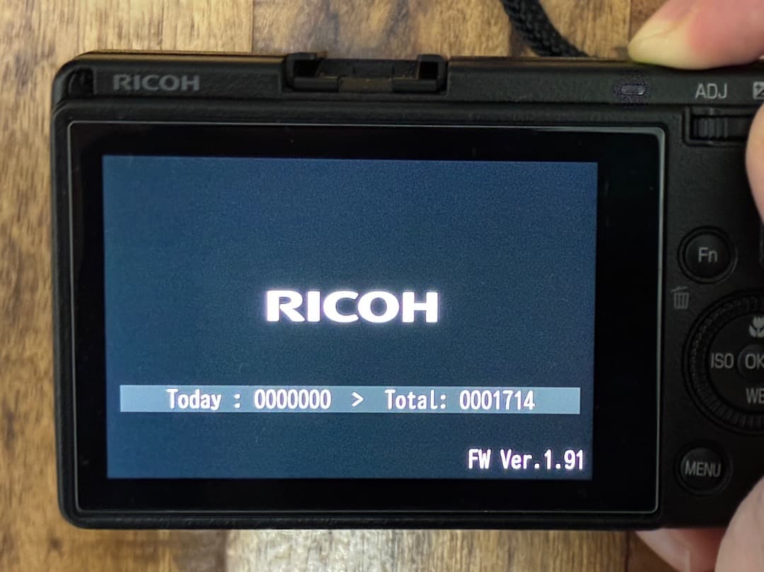 【撮影1714回】RICOH GR III 予備バッテリー＆充電器・ケース付
