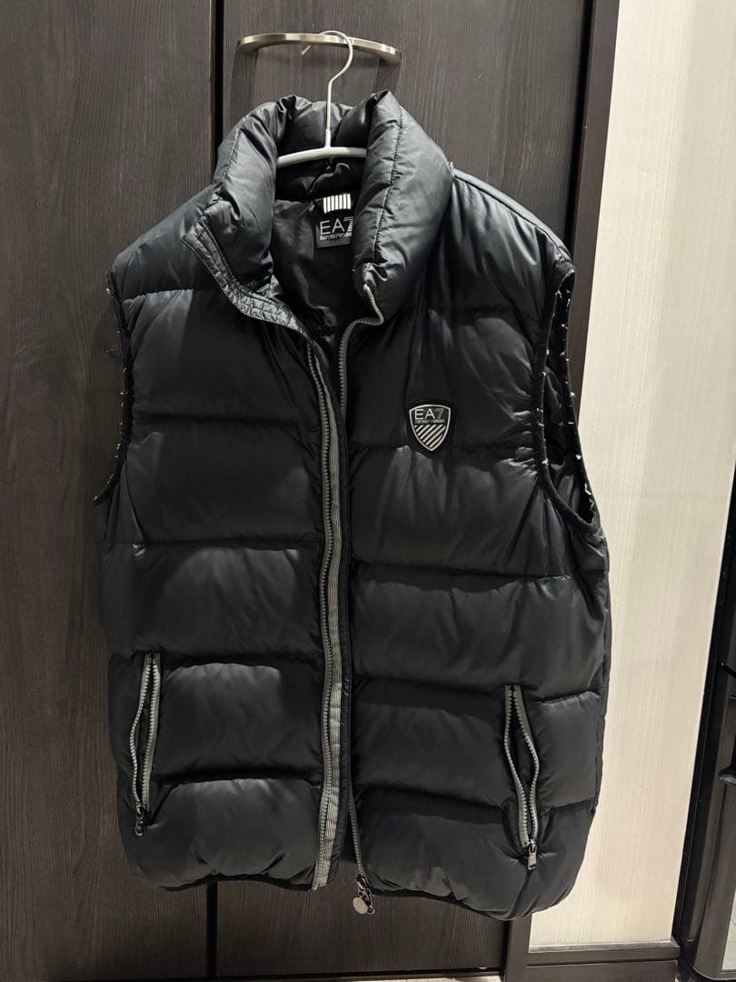 EA7 Emporio Armani ブラック ダウンベスト　Po.co様