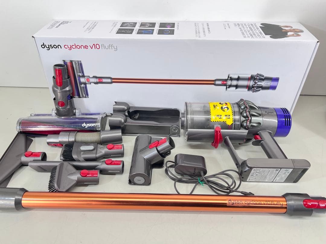 Dyson Cyclone V10 Fluffy 本体とアタッチメント