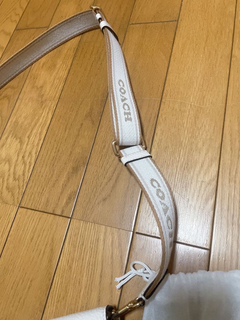 COACH ホワイトレザー ショルダーバッグ スマホショルダー ウォレット