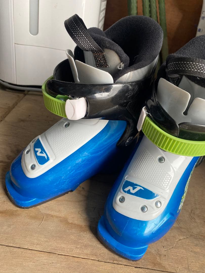 エマです。 スキー板、ストック　靴セット