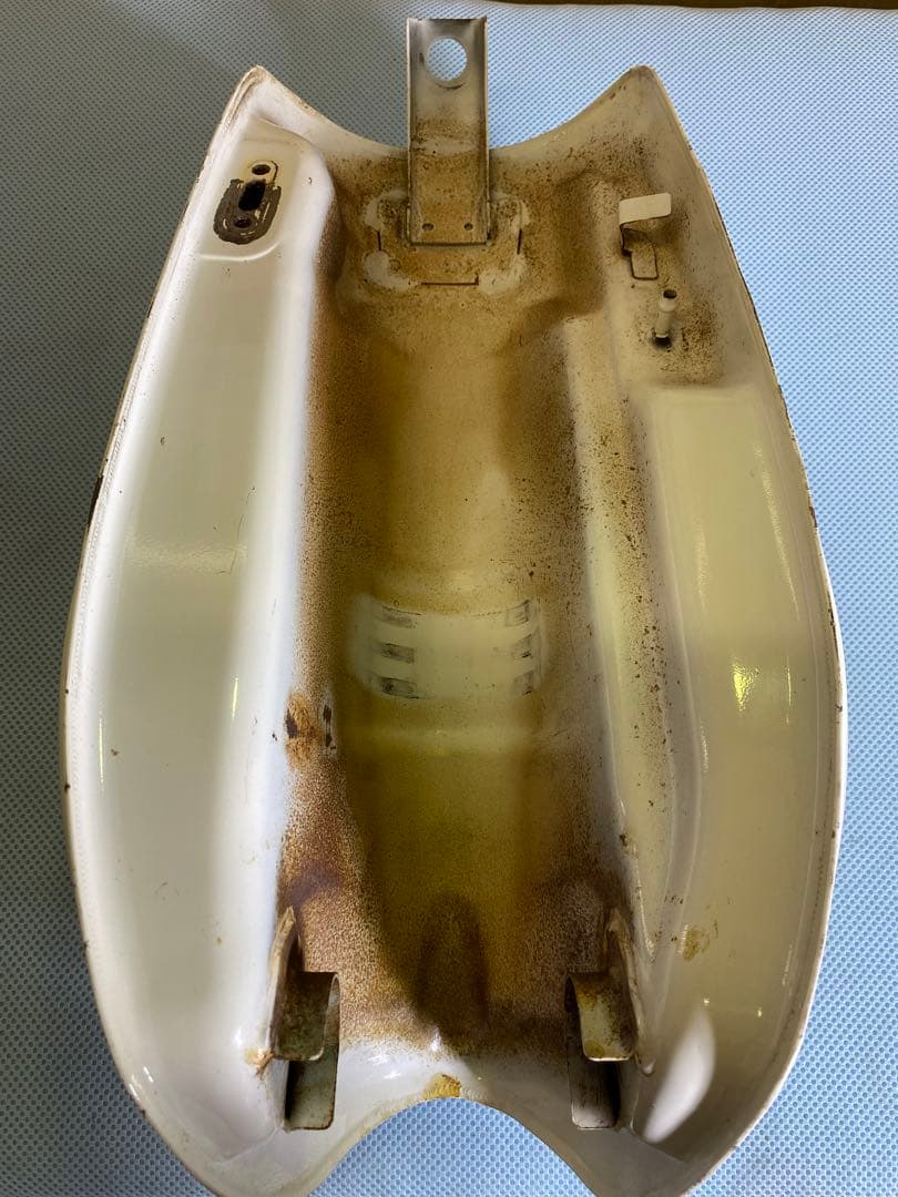 250TR 白　フューエルタンク　純正　キャブ