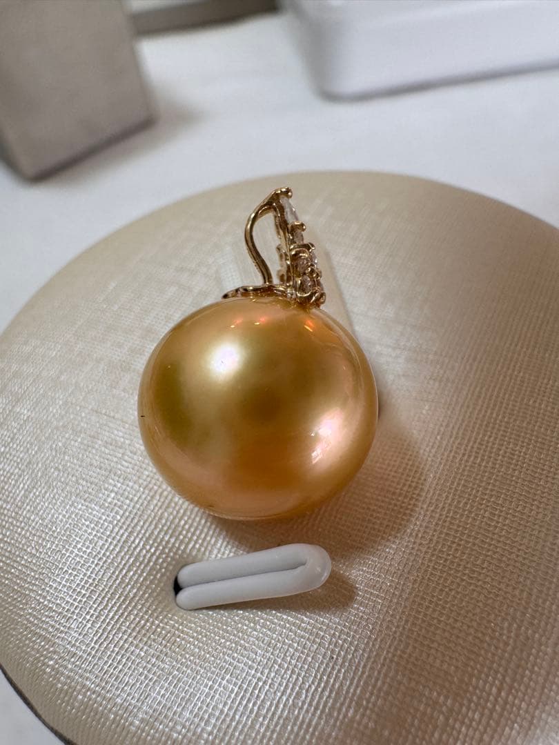 新品　高品質天然南洋白蝶ゴールデンパールペンダント