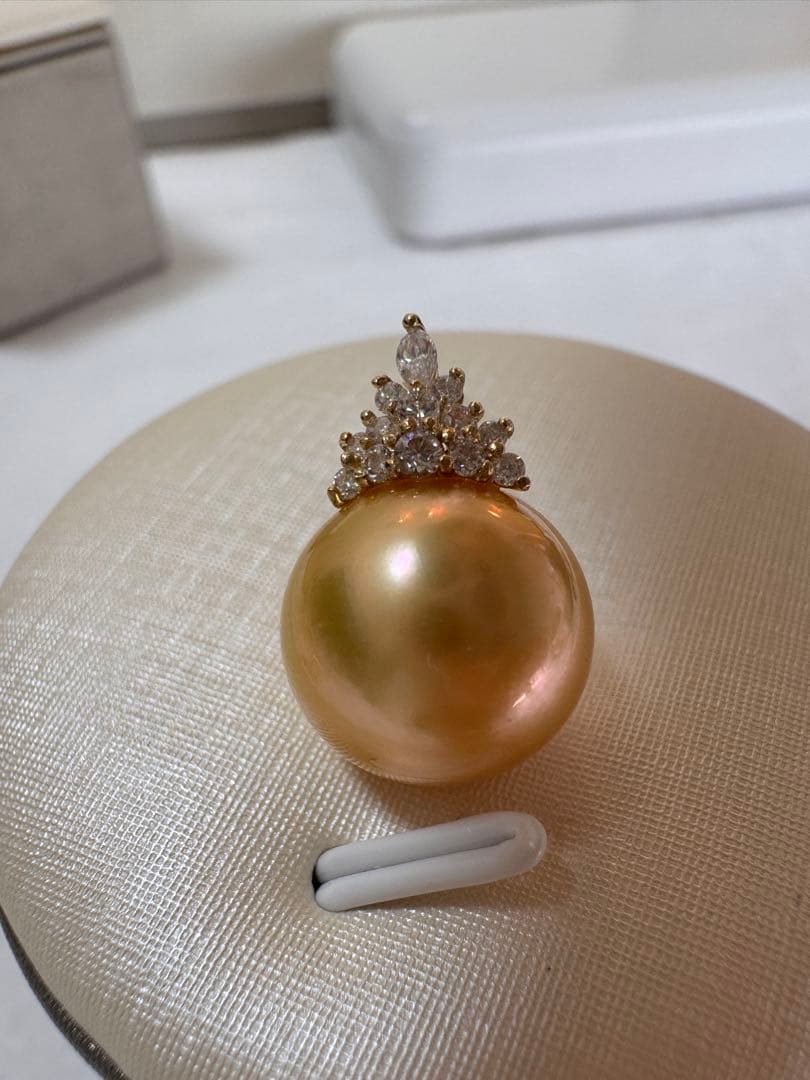 新品　高品質天然南洋白蝶ゴールデンパールペンダント