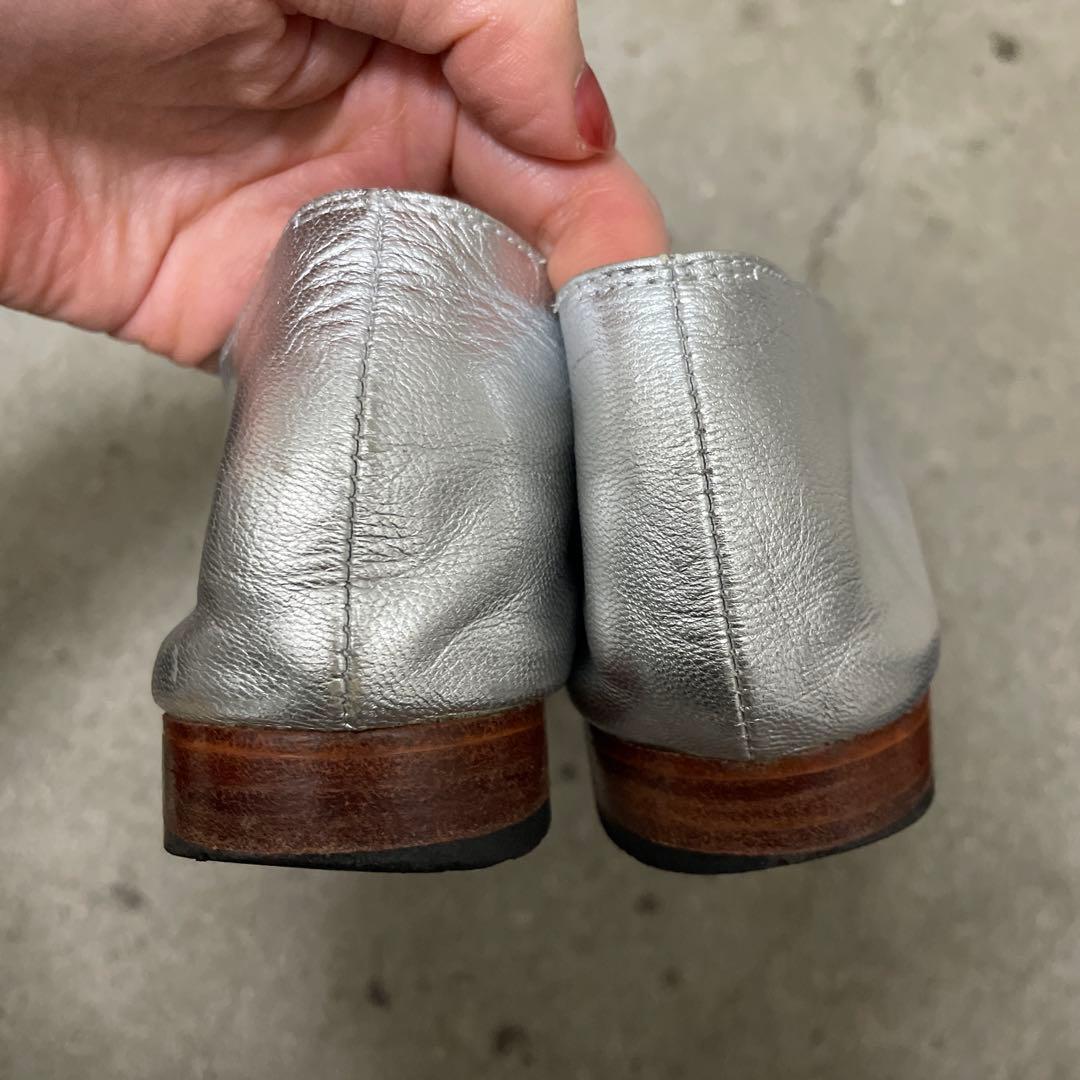 マルティニアーノ　シルバー レザー フラットシューズ